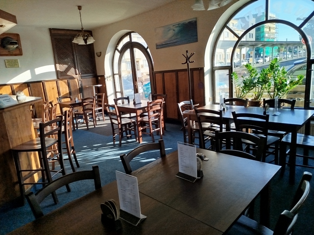 Interiér – pohled přes oblouk